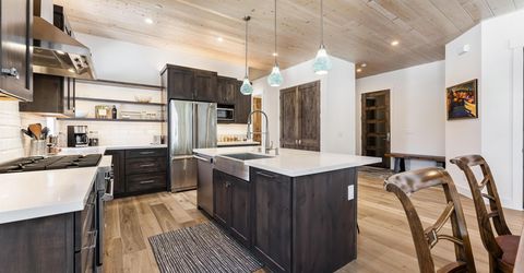 11643 Mcclintock Loop, Truckee, CA 96161 Photo