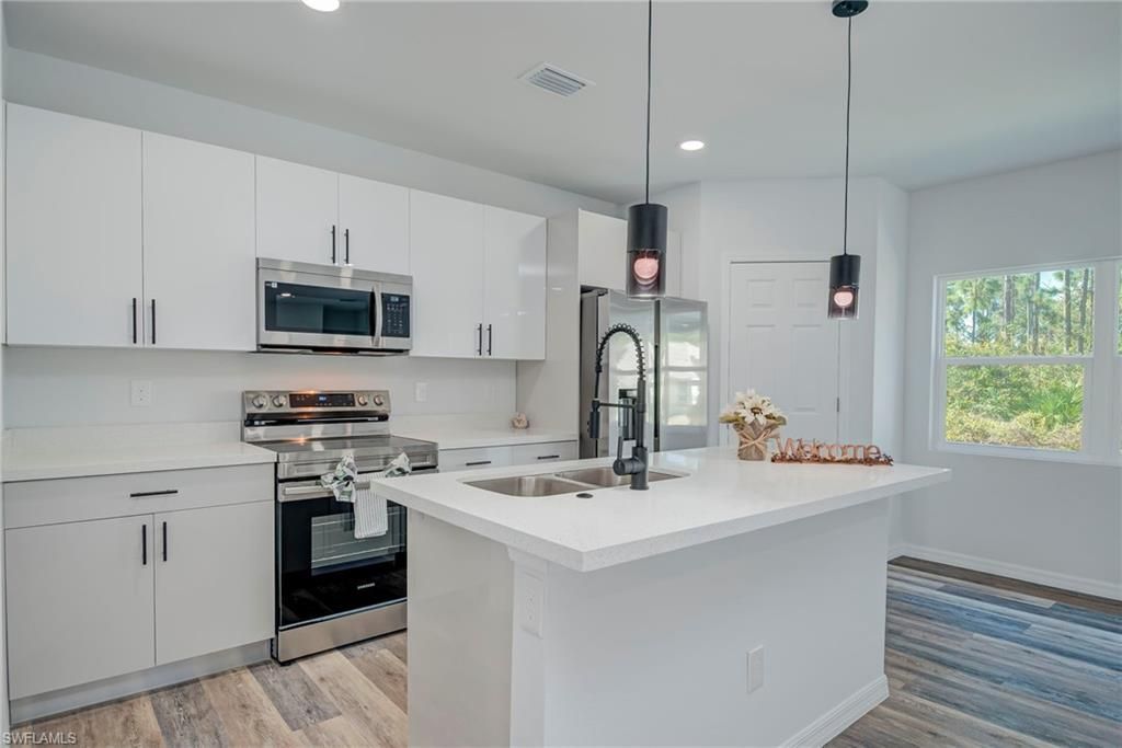 164 Thornton Ave S, Lehigh Acres, FL 33974 Photo