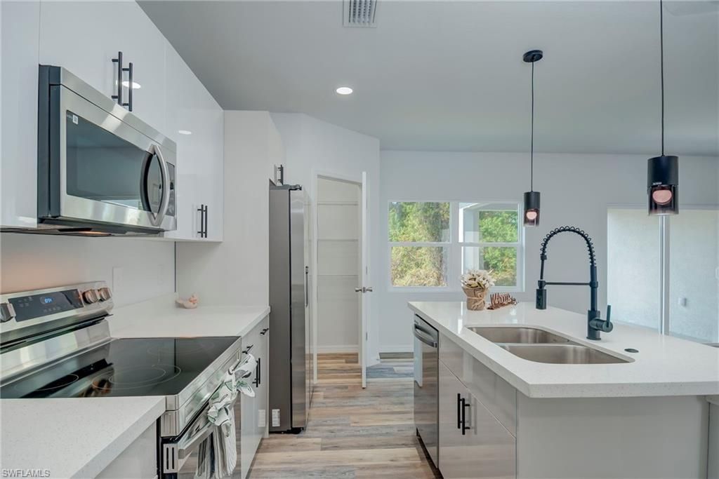 164 Thornton Ave S, Lehigh Acres, FL 33974 Photo