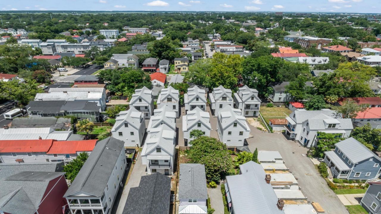 22 Nats Court Photo 22