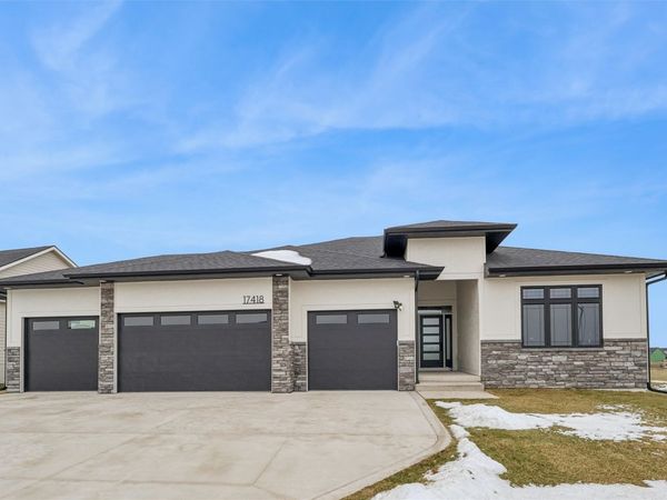 17418 North Valley Drive, Urbandale, IA 50323