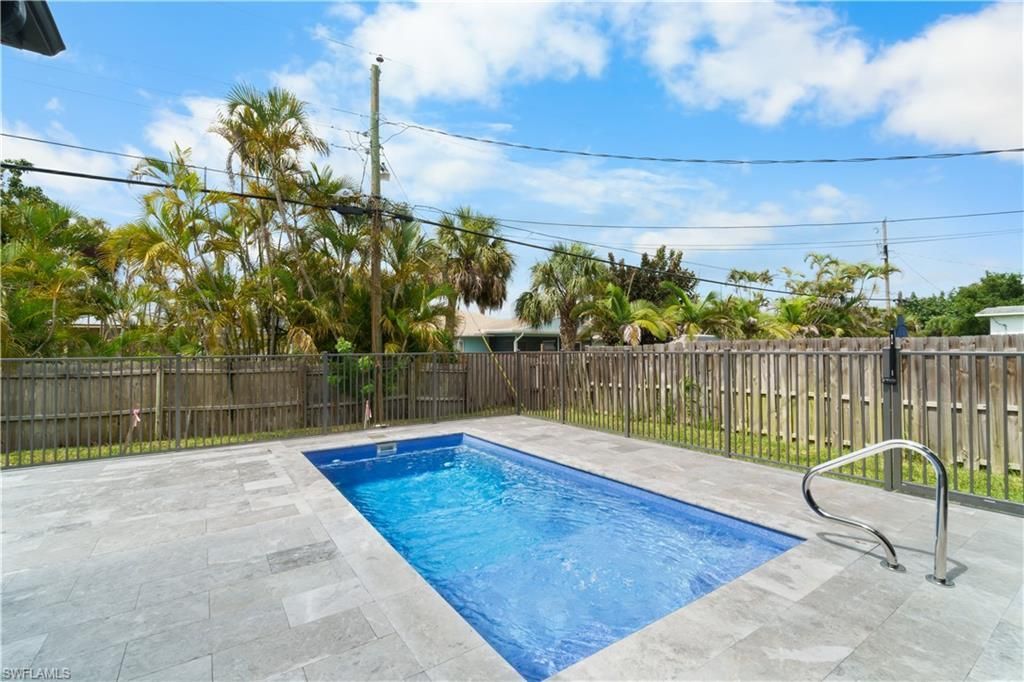 833/837 91st Ave N, Naples, FL 34108 Photo