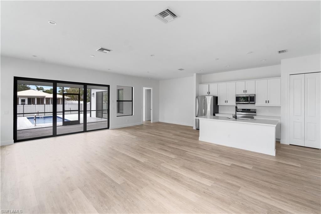 833/837 91st Ave N, Naples, FL 34108 Photo