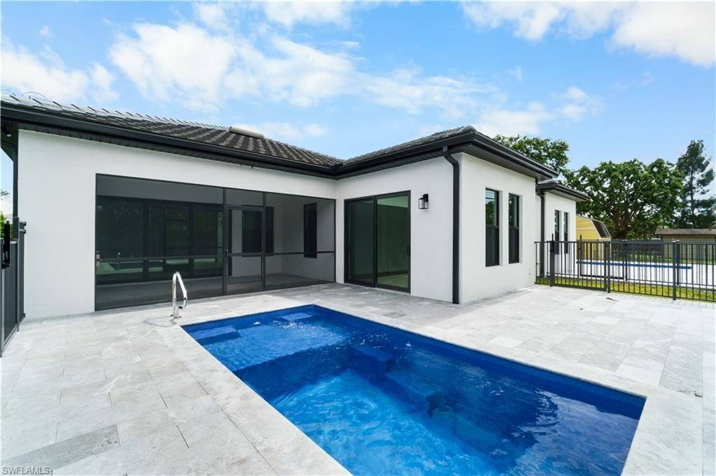833/837 91st Ave N, Naples, FL 34108 Photo