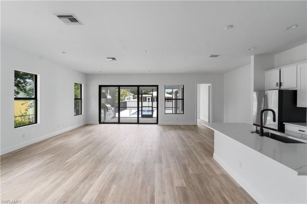833/837 91st Ave N, Naples, FL 34108 Photo