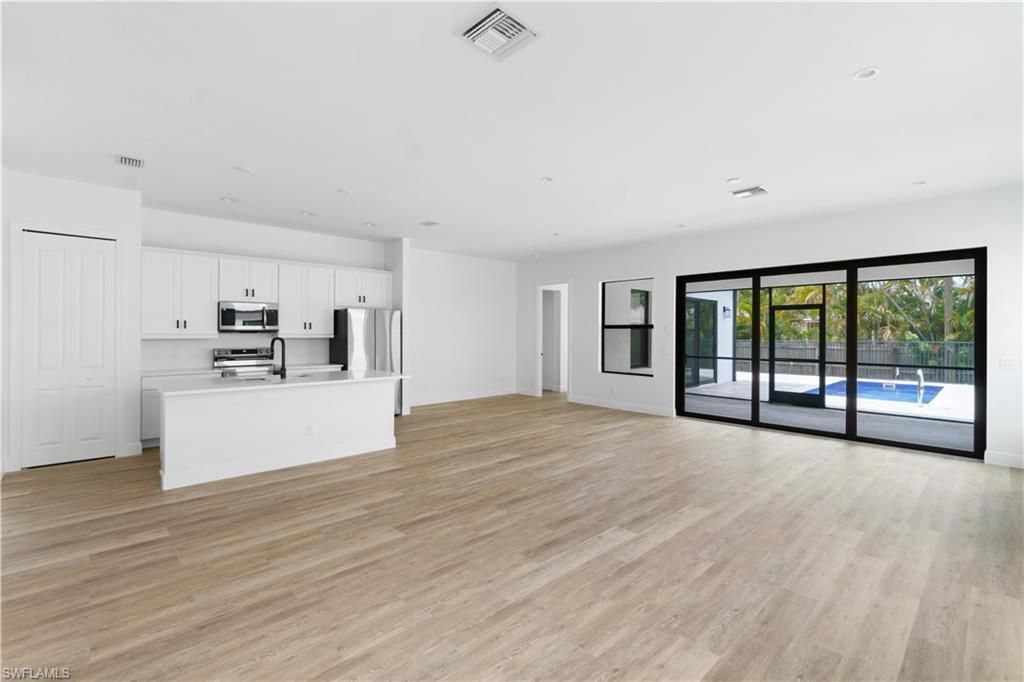 833/837 91st Ave N, Naples, FL 34108 Photo