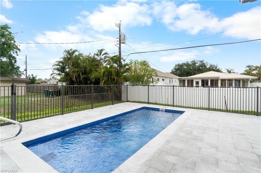 833/837 91st Ave N, Naples, FL 34108 Photo