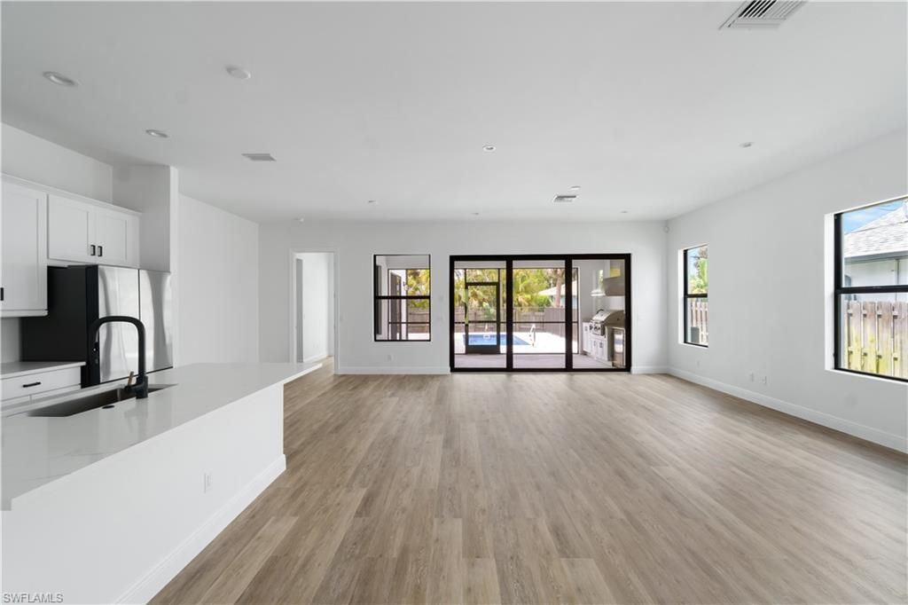 833/837 91st Ave N, Naples, FL 34108 Photo