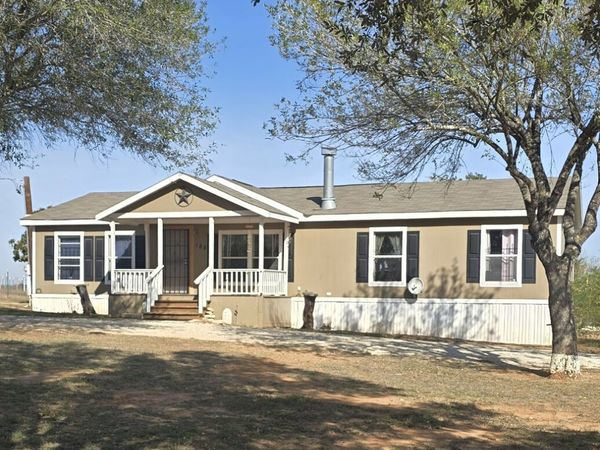 188 Country View, Floresville, TX 78114