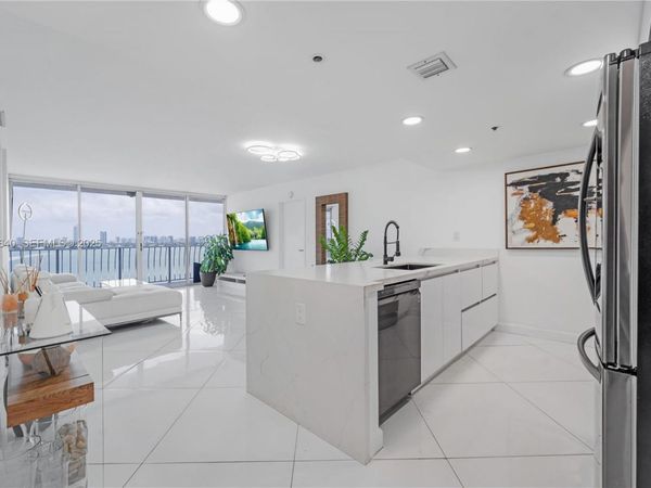 7601 E Treasure Dr , Unit 819, North Bay Village, FL 33141