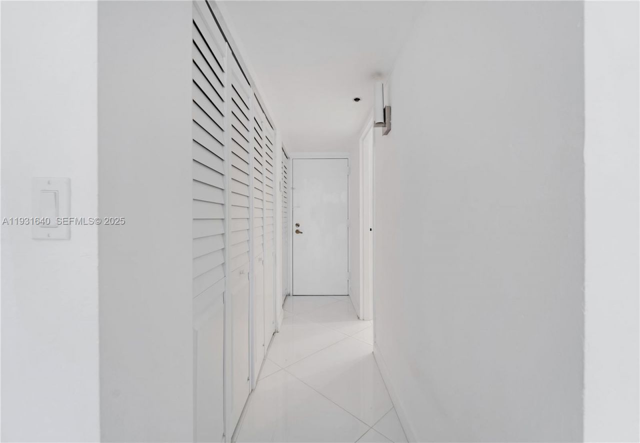 7601 E Treasure Dr , Unit 819, North Bay Village, FL 33141 Photo