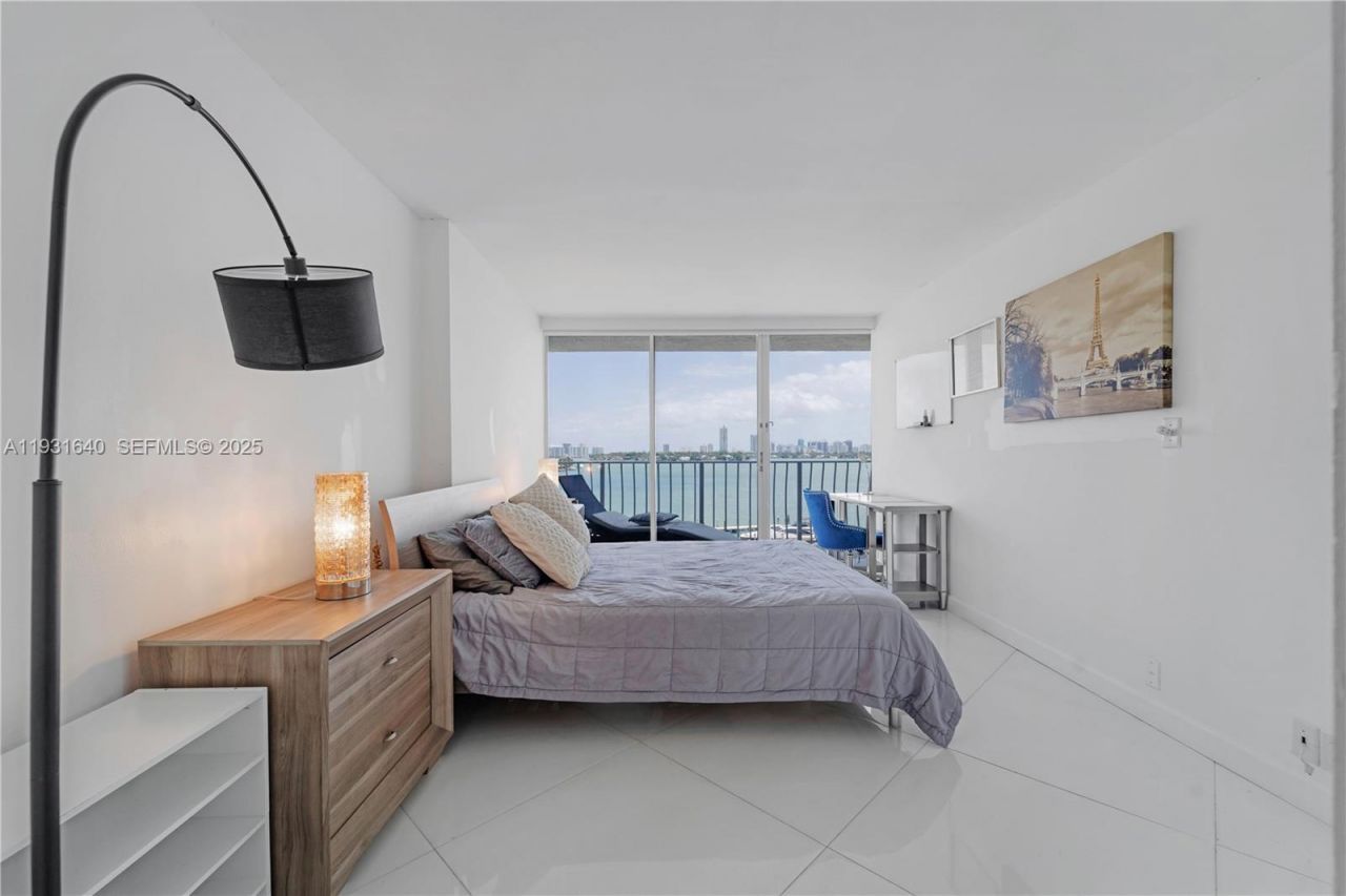 7601 E Treasure Dr , Unit 819, North Bay Village, FL 33141 Photo