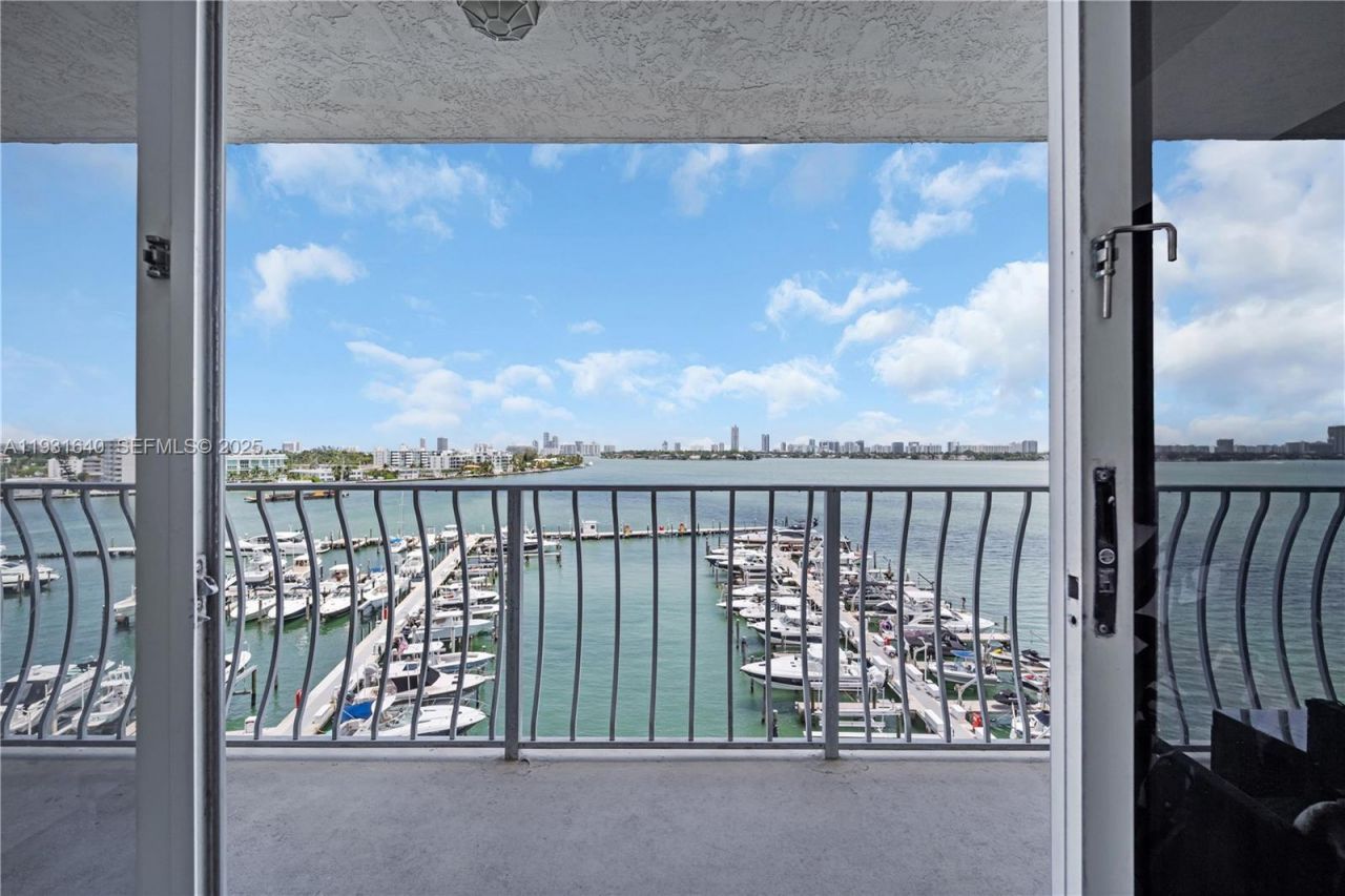 7601 E Treasure Dr , Unit 819, North Bay Village, FL 33141 Photo