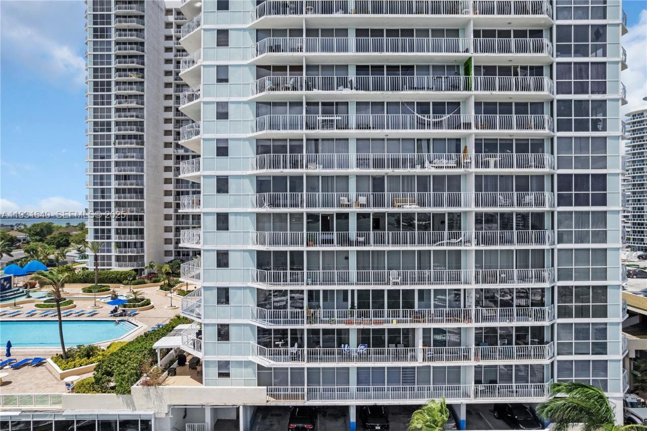 7601 E Treasure Dr , Unit 819, North Bay Village, FL 33141 Photo