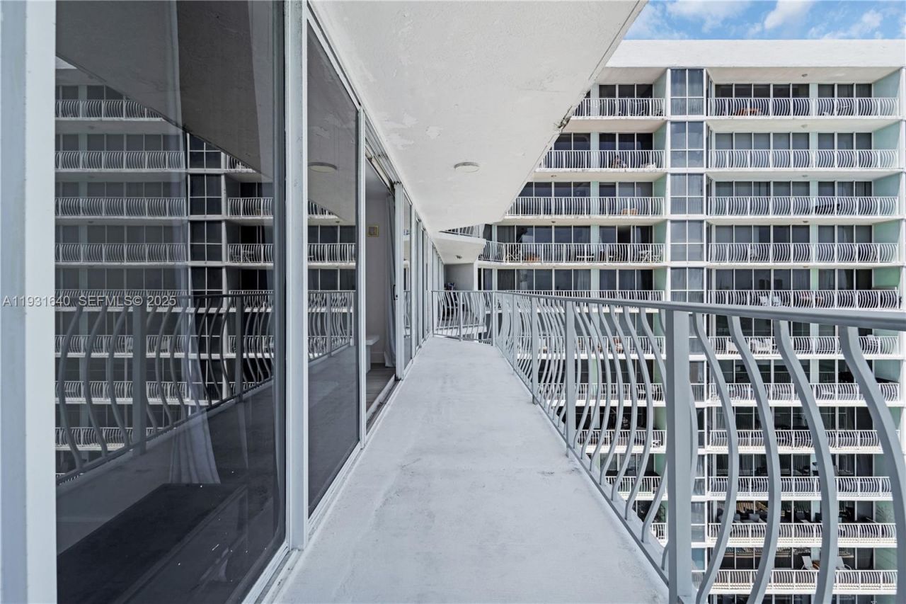 7601 E Treasure Dr , Unit 819, North Bay Village, FL 33141 Photo