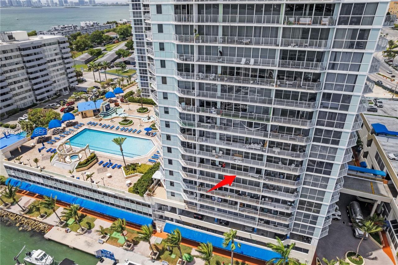 7601 E Treasure Dr , Unit 819, North Bay Village, FL 33141 Photo