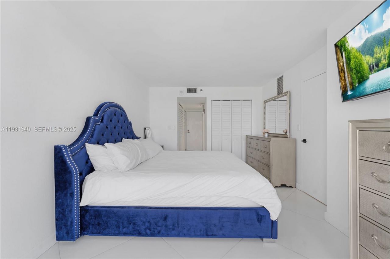 7601 E Treasure Dr , Unit 819, North Bay Village, FL 33141 Photo