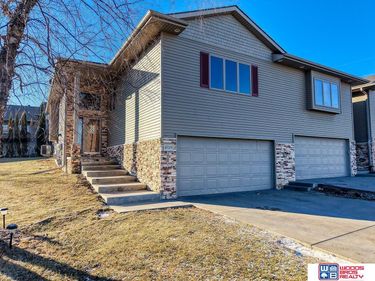 8729 Remi Drive, Lincoln, NE 68526