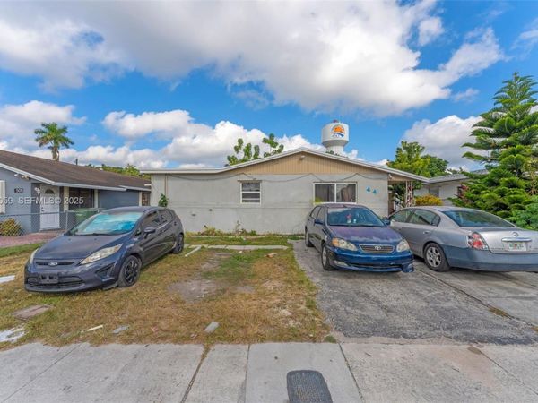 445 NW 8th St , Homestead, FL 33030