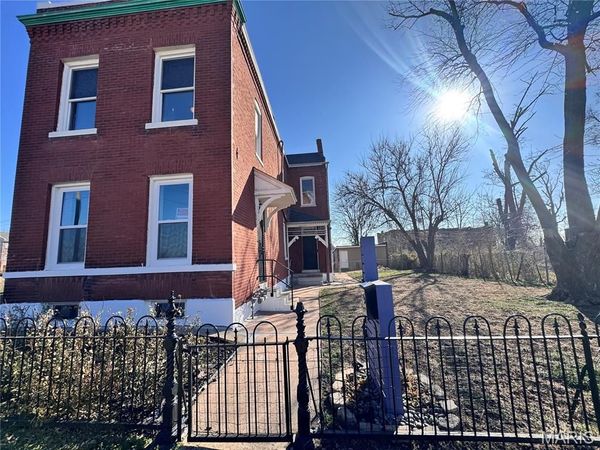 2116 E John Avenue, St Louis, MO 63107
