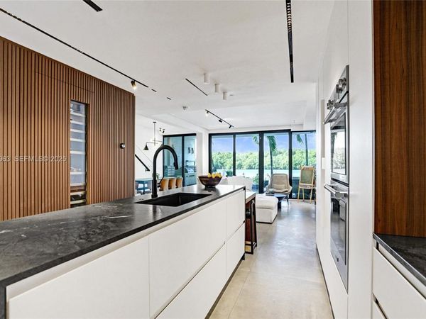 449 Poinciana Island Dr, Unit 1512, Sunny Isles Beach, FL 33160