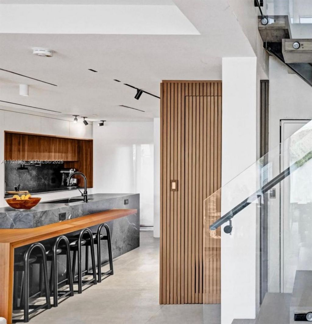 449 Poinciana Island Dr, Unit 1512, Sunny Isles Beach, FL 33160 Photo