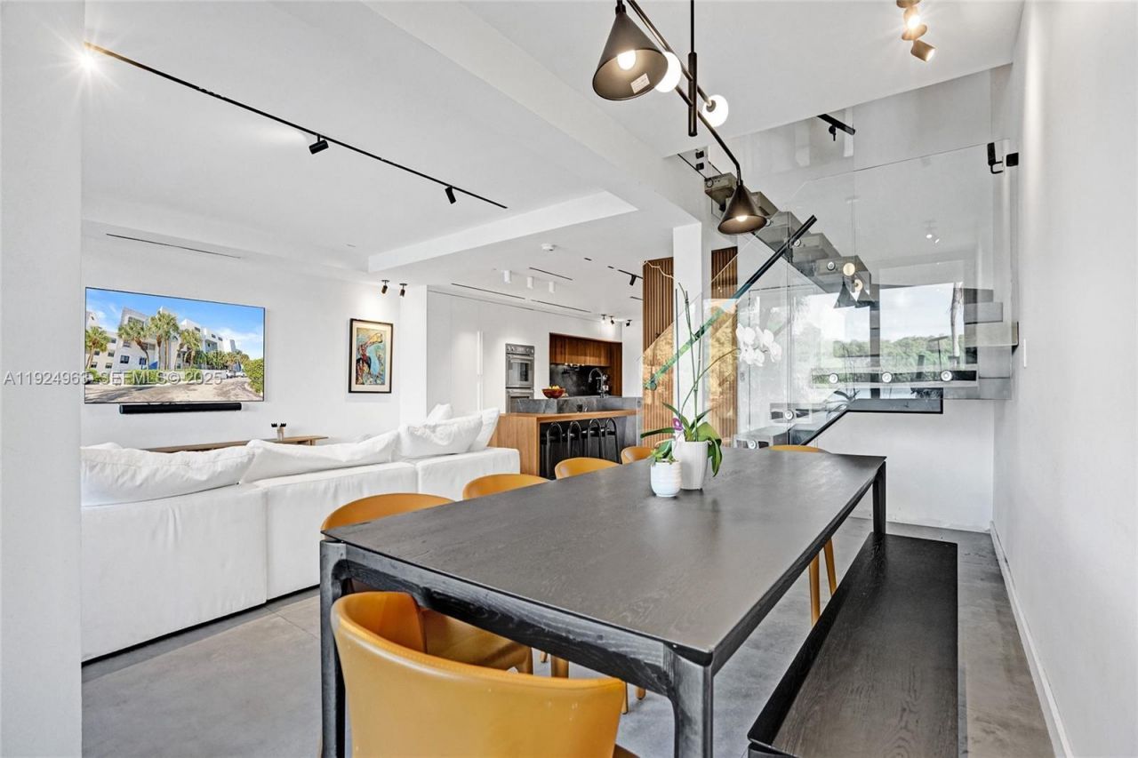 449 Poinciana Island Dr, Unit 1512, Sunny Isles Beach, FL 33160 Photo