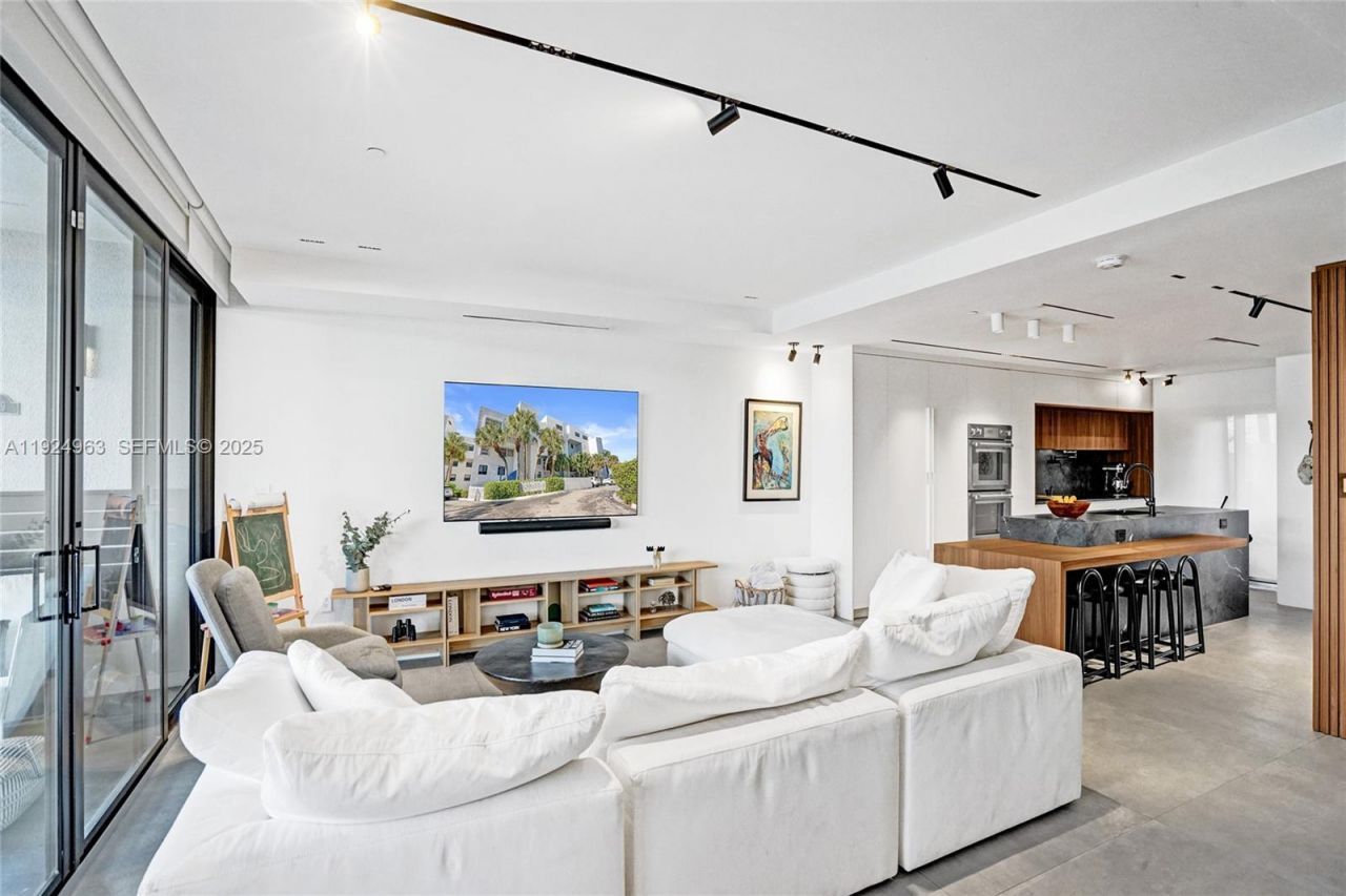 449 Poinciana Island Dr, Unit 1512, Sunny Isles Beach, FL 33160 Photo