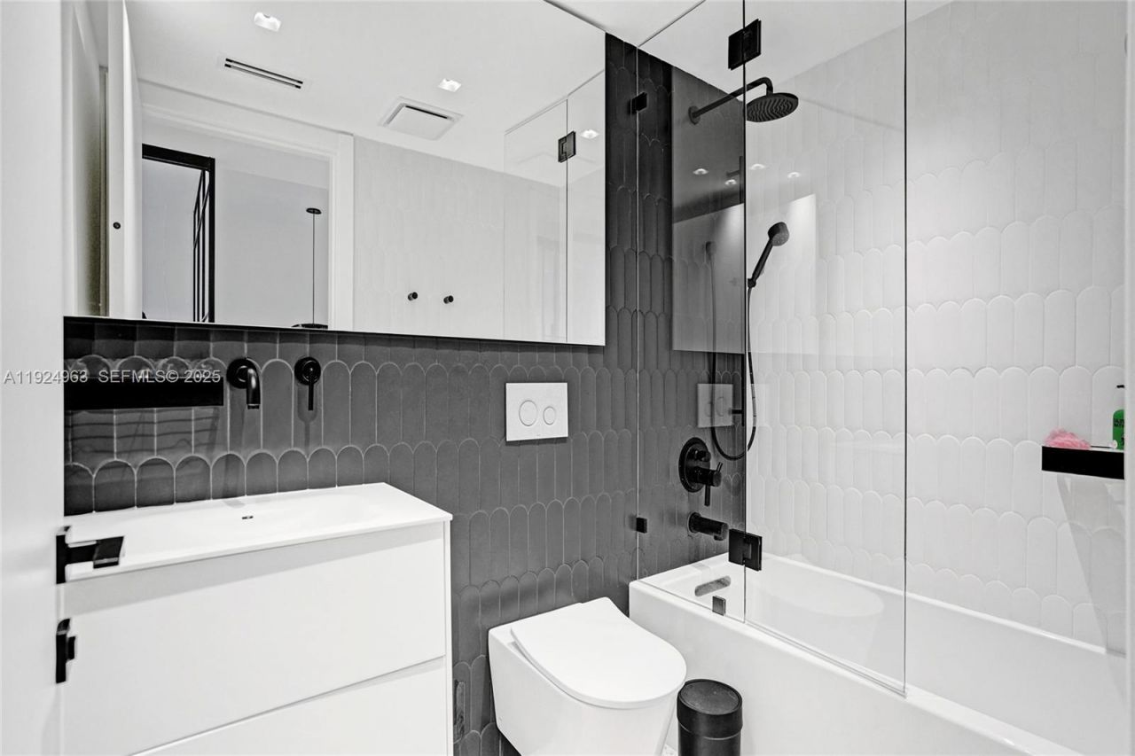 449 Poinciana Island Dr, Unit 1512, Sunny Isles Beach, FL 33160 Photo