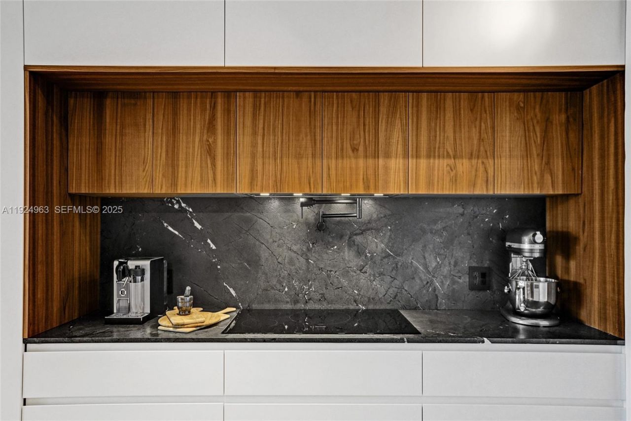 449 Poinciana Island Dr, Unit 1512, Sunny Isles Beach, FL 33160 Photo