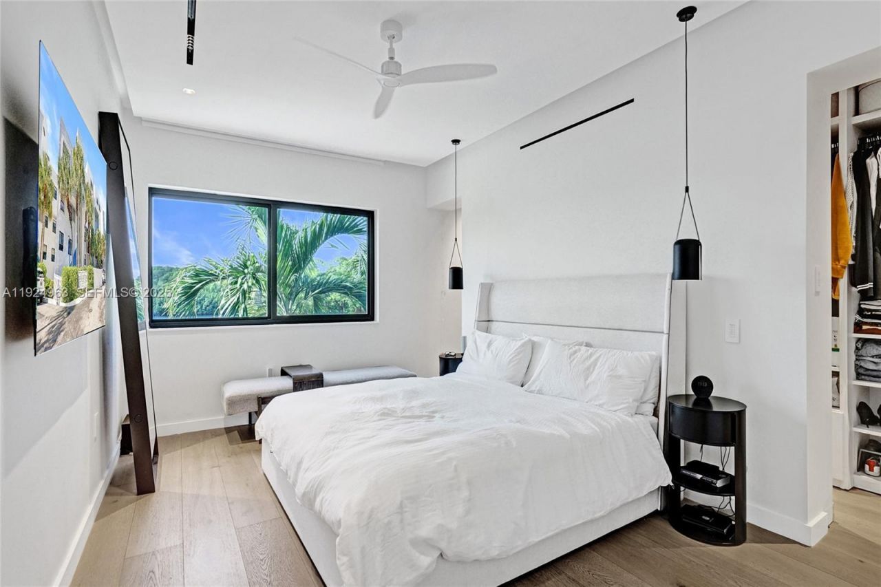 449 Poinciana Island Dr, Unit 1512, Sunny Isles Beach, FL 33160 Photo