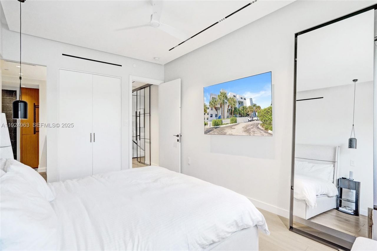 449 Poinciana Island Dr, Unit 1512, Sunny Isles Beach, FL 33160 Photo