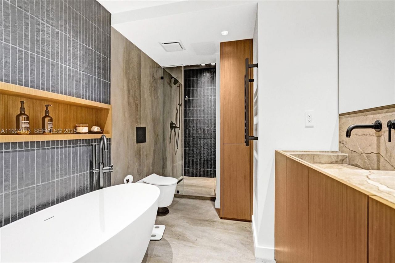 449 Poinciana Island Dr, Unit 1512, Sunny Isles Beach, FL 33160 Photo