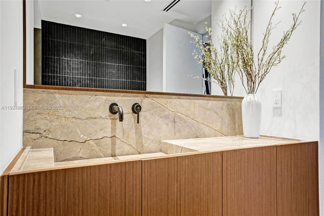 449 Poinciana Island Dr, Unit 1512, Sunny Isles Beach, FL 33160 Photo