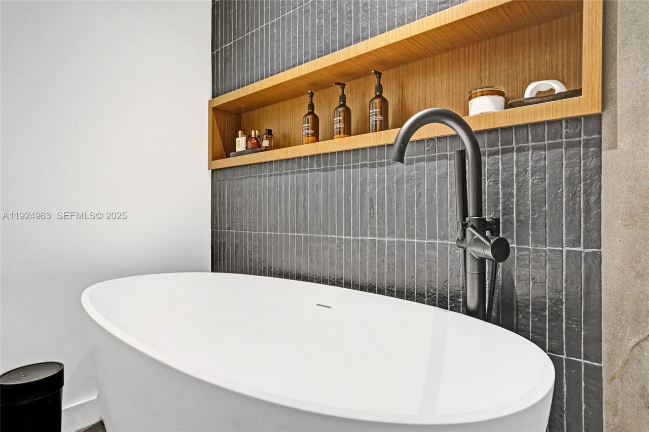 449 Poinciana Island Dr, Unit 1512, Sunny Isles Beach, FL 33160 Photo