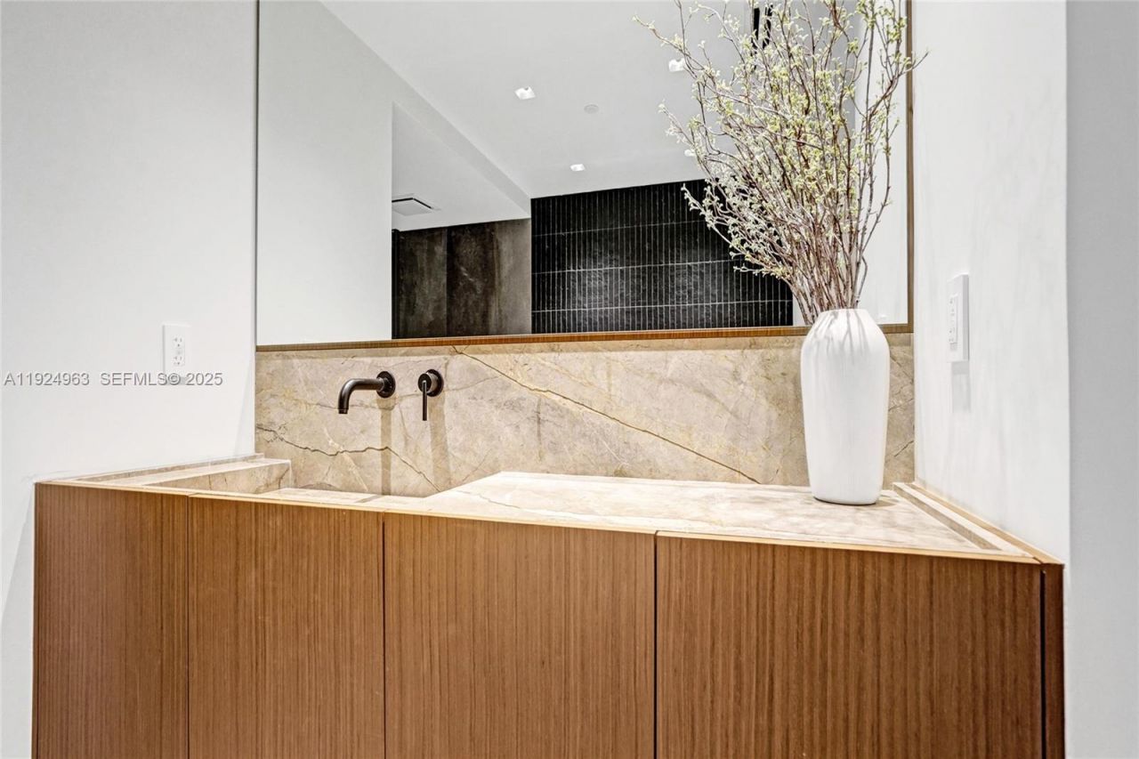 449 Poinciana Island Dr, Unit 1512, Sunny Isles Beach, FL 33160 Photo