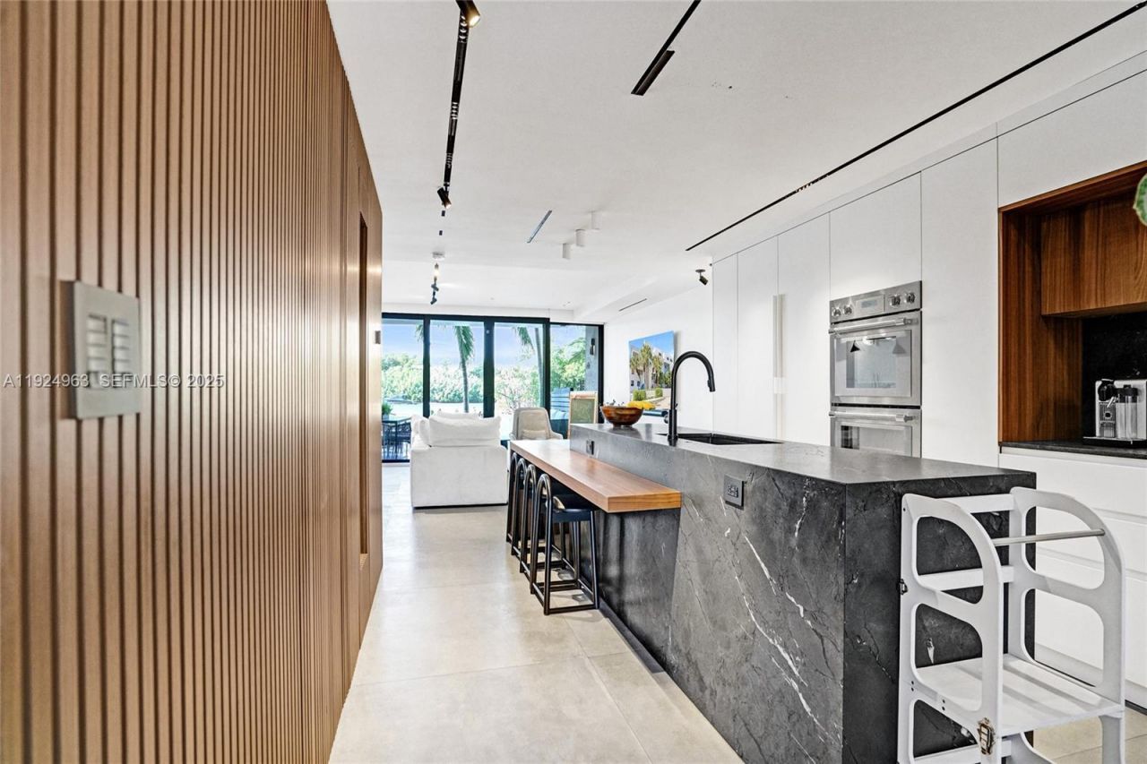 449 Poinciana Island Dr, Unit 1512, Sunny Isles Beach, FL 33160 Photo