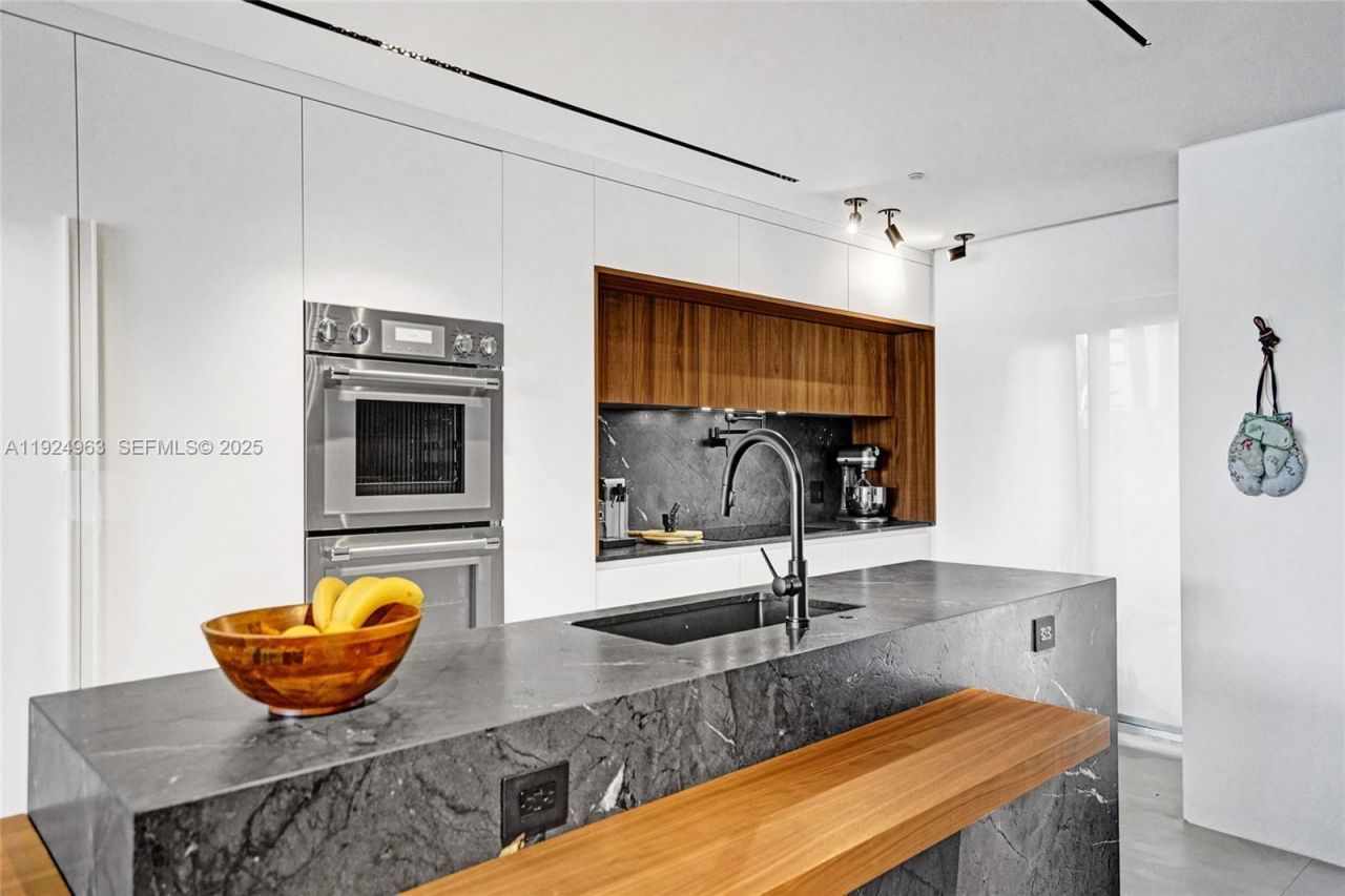 449 Poinciana Island Dr, Unit 1512, Sunny Isles Beach, FL 33160 Photo