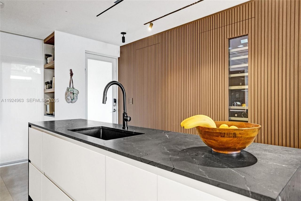 449 Poinciana Island Dr, Unit 1512, Sunny Isles Beach, FL 33160 Photo