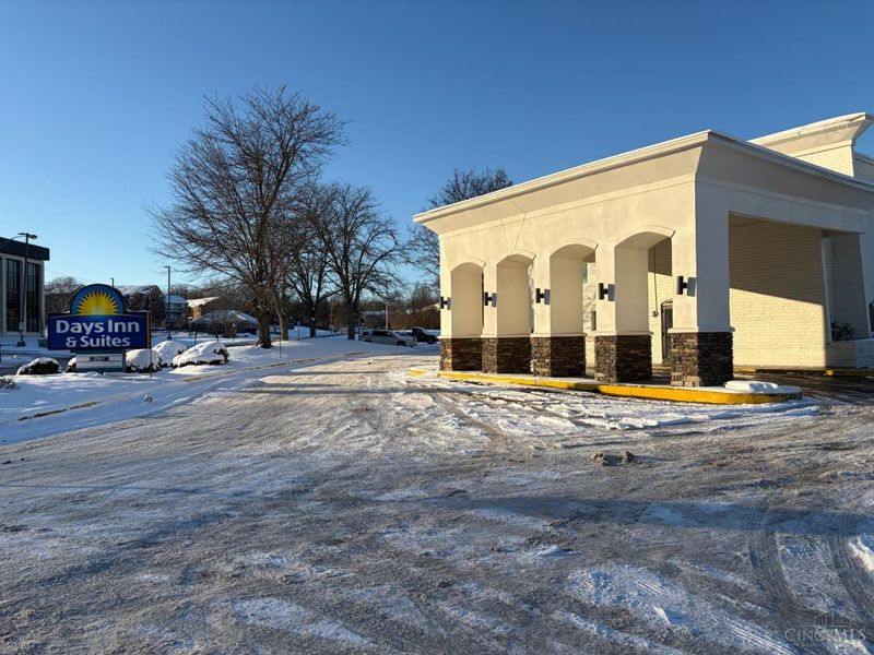 400 Glensprings Drive, Springdale, OH 45246 Photo 2