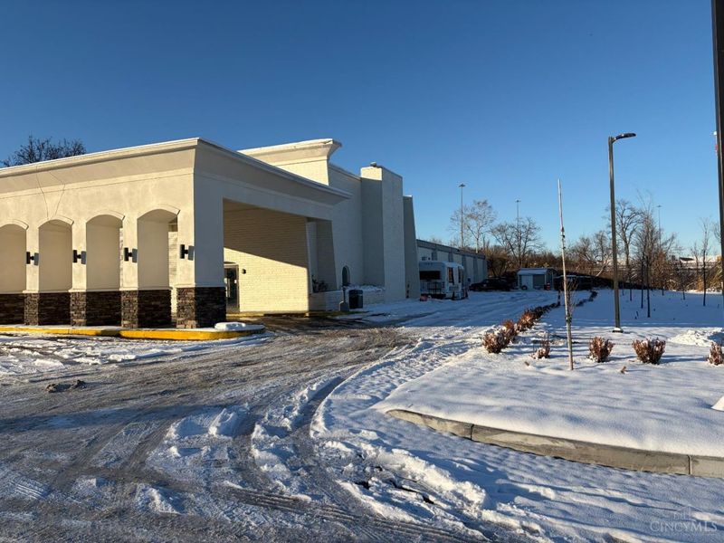 400 Glensprings Drive, Springdale, OH 45246 Photo 3