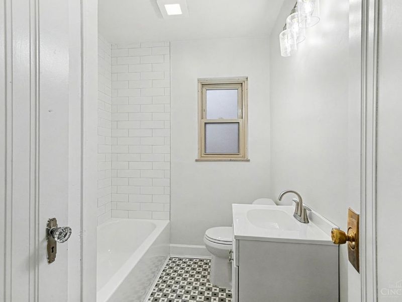 3823 Applegate Avenue, Cheviot, OH 45211 Photo 8