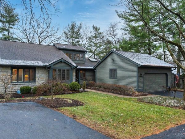 16 Woodcreek Drive, Blue Ash, OH 45241