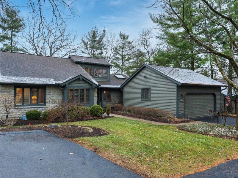 16 Woodcreek Drive, Blue Ash, OH 45241 Photo 1