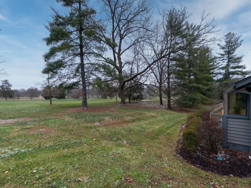 16 Woodcreek Drive, Blue Ash, OH 45241 Photo 2