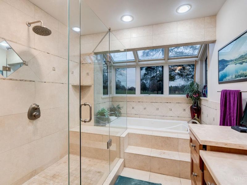 16 Woodcreek Drive, Blue Ash, OH 45241 Photo 37