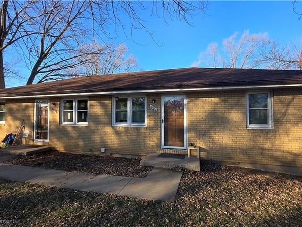 300-302 Hazel Street, Buckner, MO 64016