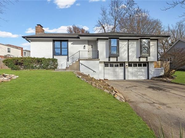 3709 Grant Street, Lee's Summit, MO 64064