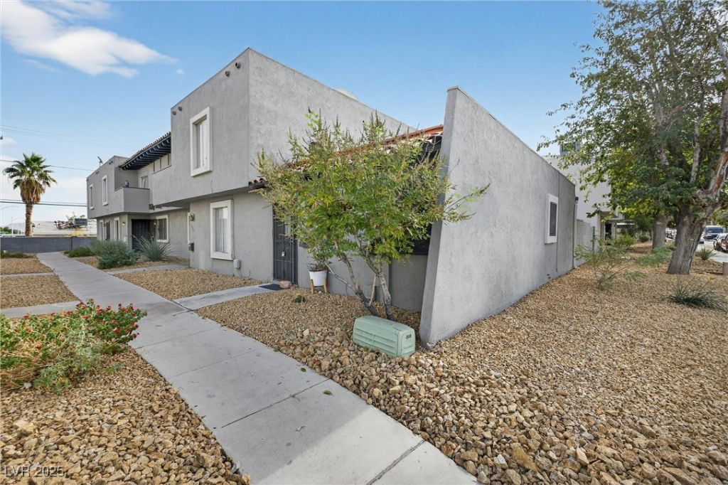 1422 N Jones Boulevard, Las Vegas, NV 89108 Main Photo
