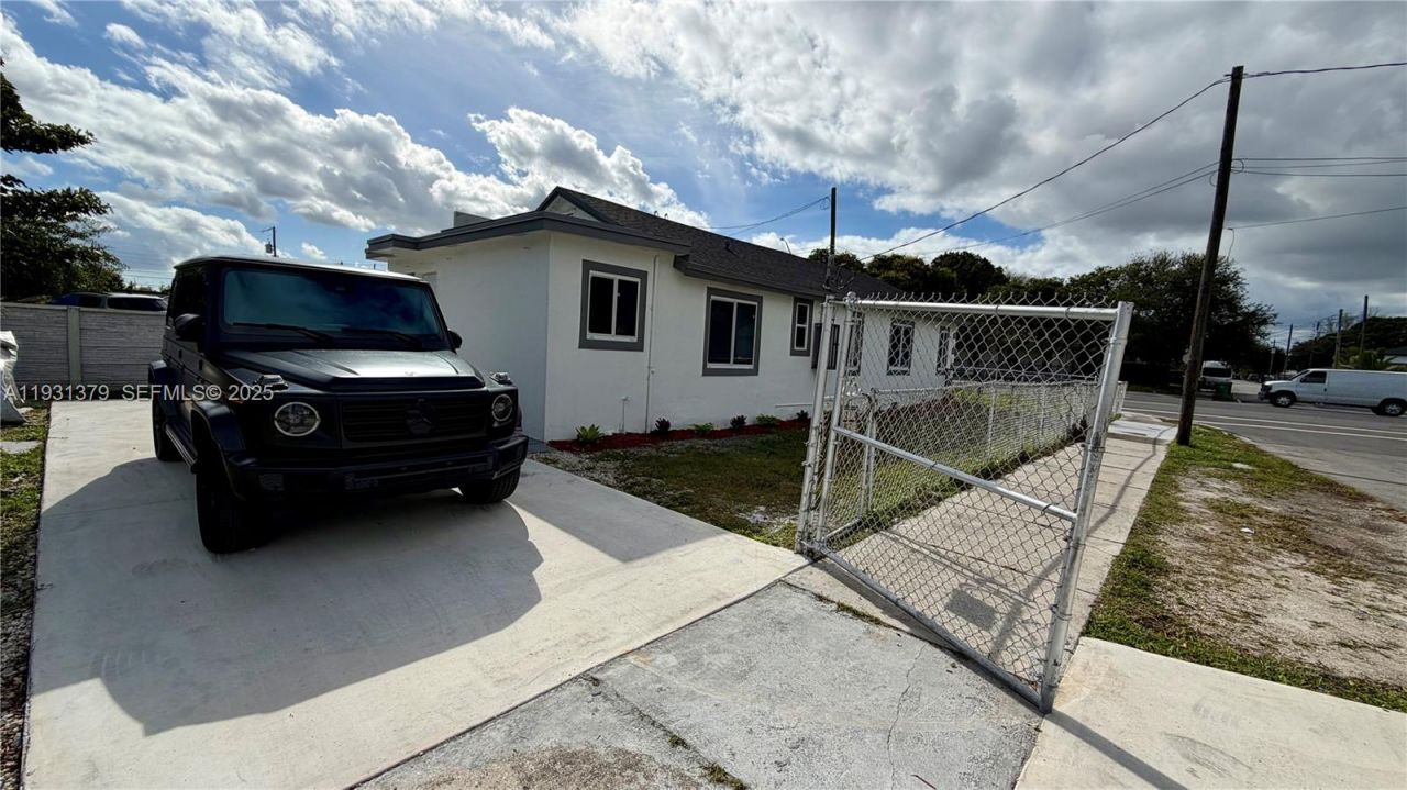 6859 NW 17th Ave, Miami, FL 33147 Photo